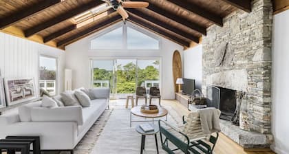 NEW… Montauk House with Lake views & amazing sunsets!