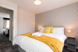 3 slaapkamers, een bureau, een strijkplank/strijkijzer, gratis wifi