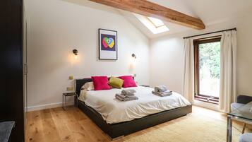 Cottage | 2 bedrooms, individually decorated, individually furnished, free WiFi