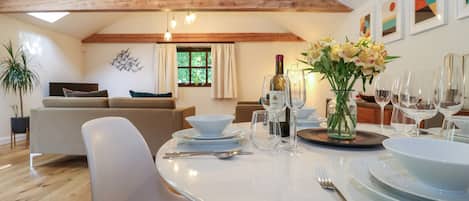 Cottage | Dining