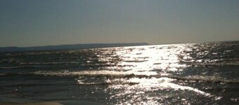 Wasaga Beach walk to main end Free Parking Free Wifi