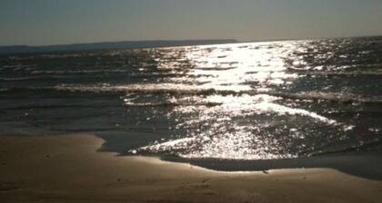 Wasaga Beach walk to main end Free Parking Free Wifi