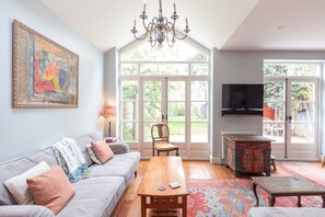 Living area - London's Best 5 Bedroom Family Home (KINGSTON UPON THAMES)