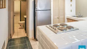 Apartamento panorâmico | Cozinha privada | Geladeira, micro-ondas, liquidificador, cozinha com ilha