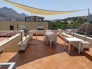Outdoor dining - Oil sea (two-room apartment in the center and 3 min walk from the SEA) (San Vito Lo Capo)