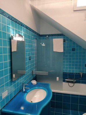 Hair dryer, towels, soap, toilet paper - Oil sea (two-room apartment in the center and 3 min walk from the SEA) (San Vito Lo Capo)