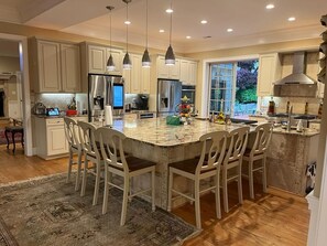 ميكروويف، فرن، موقد طهي مسطح، غسالة أطباق