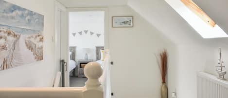 2 室のベッドルーム、WiFi (無料)、ベッドシーツ