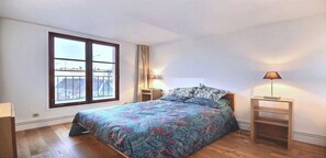 2 chambres, coffres-forts dans les chambres, fer et planche à repasser