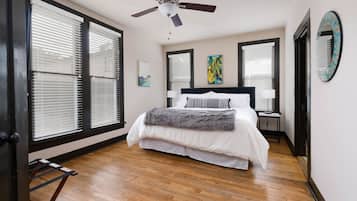 3 chambres, bureau, fer et planche Ă repasser, lit parapluie