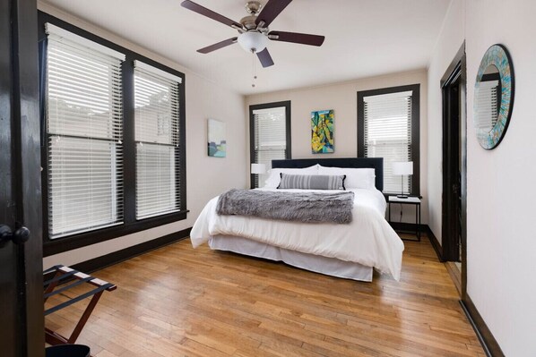 3 bedrooms, desk, iron/ironing board, travel cot