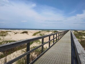 On the beach, beach towels - Oceanview, Updated, Wi-Fi , Pool.  Family Unit for 6 -  Must be 25+ to rent. (Matagorda)