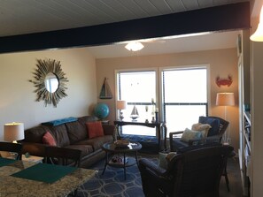 Smart TV, DVD player, books, stereo - Oceanview, Updated, Wi-Fi , Pool.  Family Unit for 6 -  Must be 25+ to rent. (Matagorda)