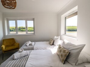 4 habitaciones, decoración personalizada y muebles diferentes 