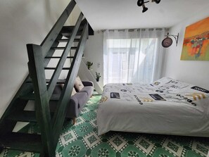 3 chambres, fer et planche à repasser, Wi-Fi, draps fournis