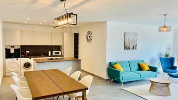 Deluxe Apartment | Living room