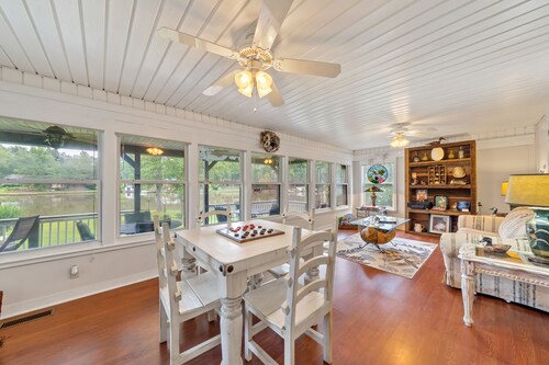 Songbird House sleeps 8, wrap around porch, kayaks, canoe, dock & great fishing!