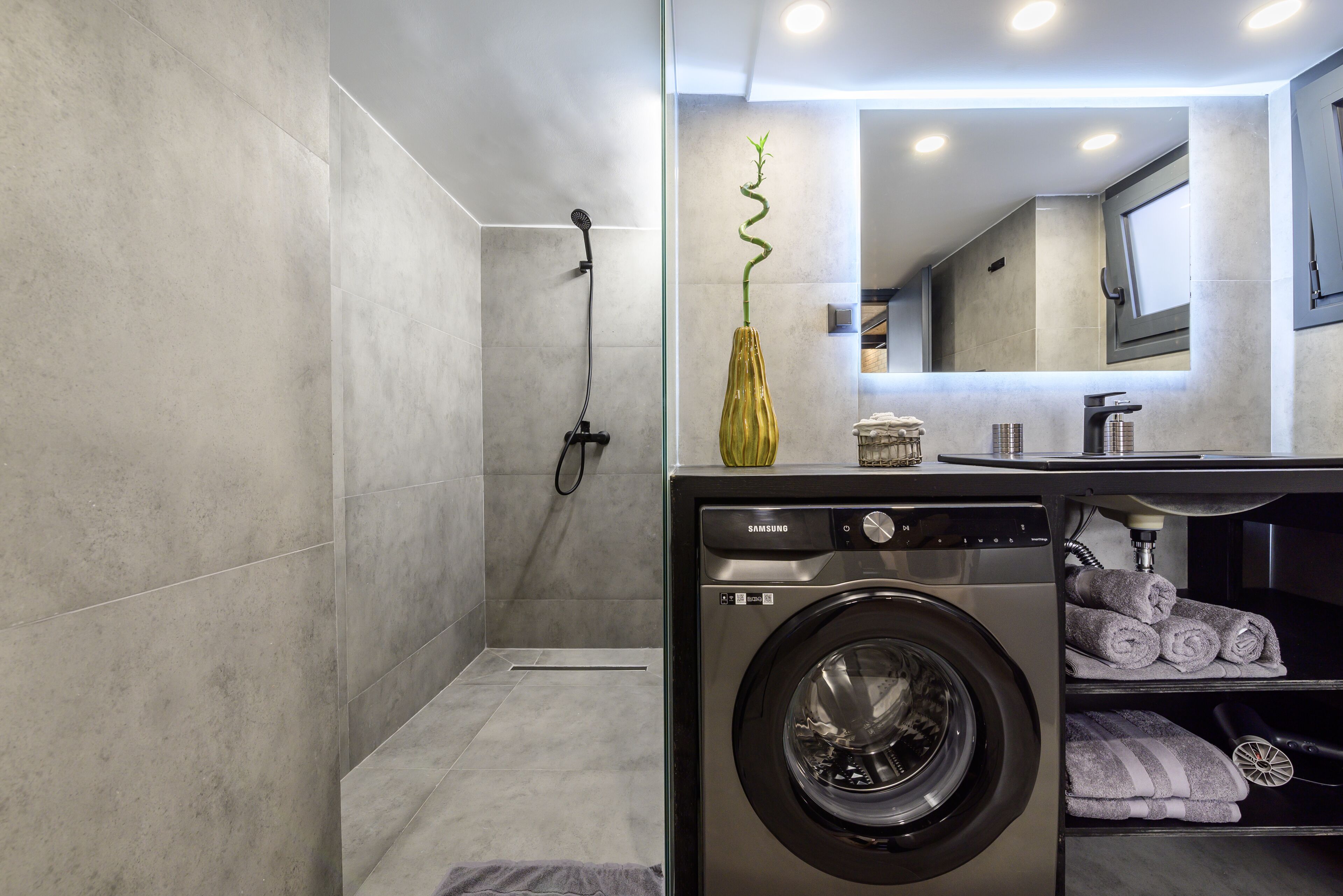 Luxury Apartment | Bathroom