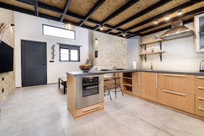 Luxury-Apartment | Eigene Küche | Mini-Kühlschrank, Espressomaschine, Wasserkocher mit Kaffee-/Teezubehör