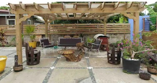 Cozy Summer Beach Pad Directly Across the Beach