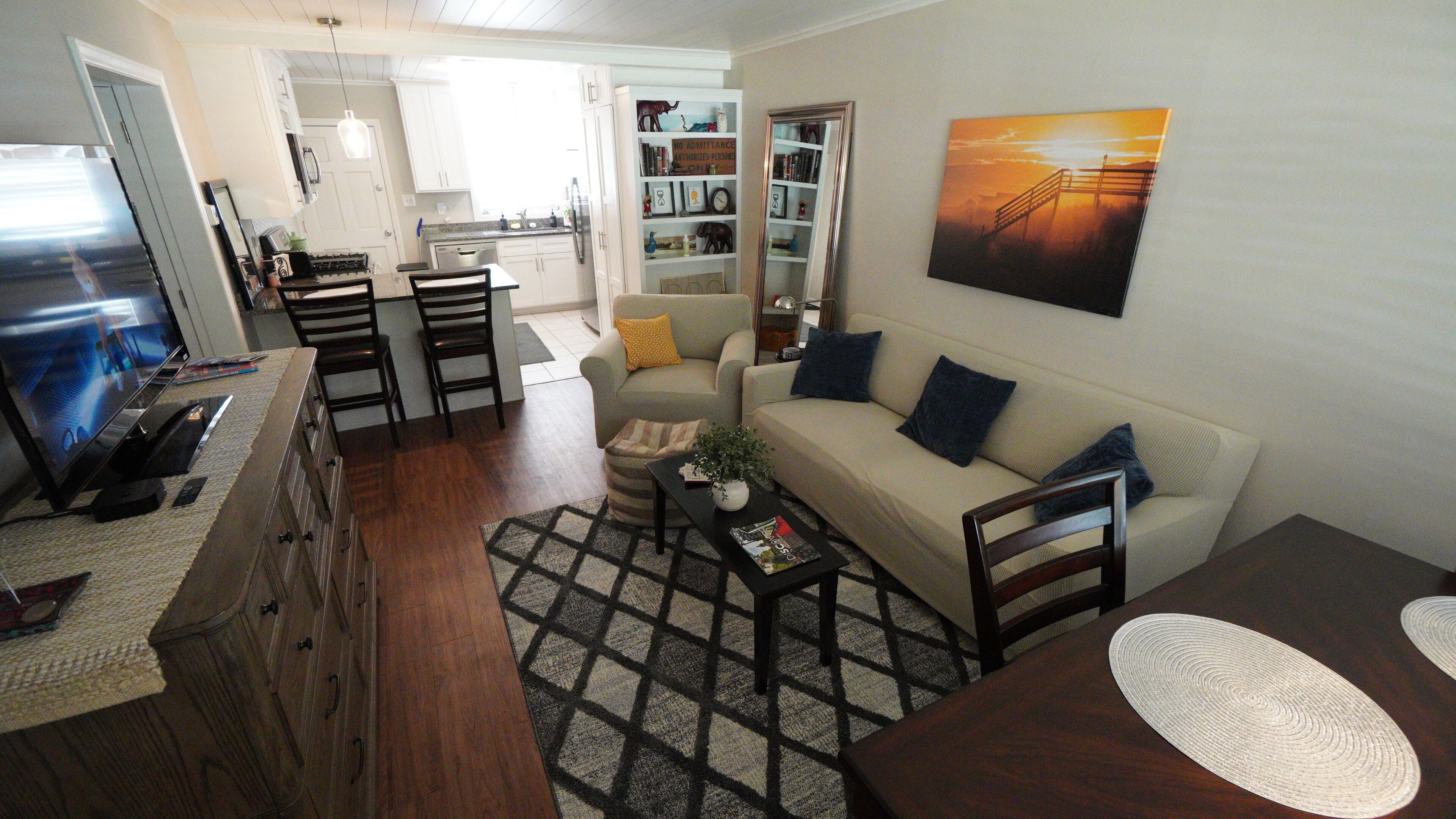 2BR STEPS to food & nightlife - Minutes to Beaches - NO cleaning fee!