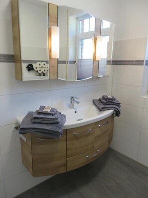 Shower, towels