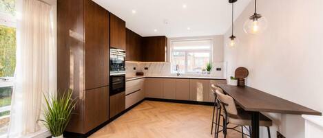 Appartamento | Cucina privata | Frigorifero, forno, piano cottura, lavastoviglie