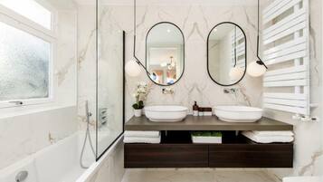 Apartment | Bathroom | Combined shower/tub, deep soaking tub, hair dryer, towels