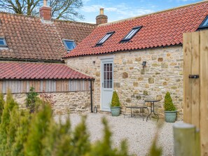 Terrace/patio - Ling at Holly House - UK44468 (Newton-on-Rawcliffe, near Pickering)