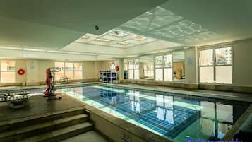 Piscina coperta, una piscina riscaldata