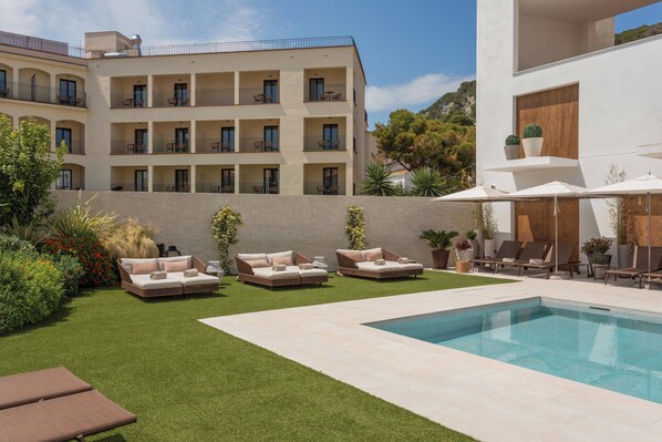 Outdoor pool, pool umbrellas, pool loungers