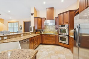 Kühlschrank, Ofen, Herdplatte, Geschirrspüler