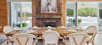 JUPITER FARMS TIKI PARADISE! Private, heated pool, Monarch butterfly garden.