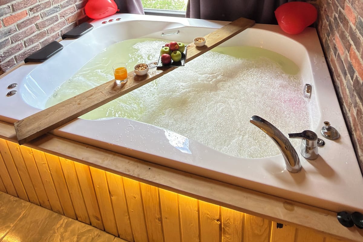 Luxury Suite | Jetted tub