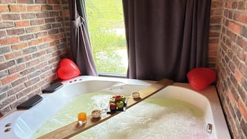 Suíte superluxo | Banheira de hidromassagem