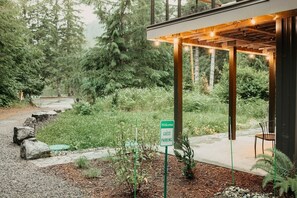 Property grounds - 08MBR - Starlink - Gas F/P - BBQ - Sleeps 2 by RedAwning (Glacier)