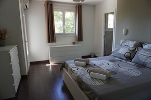 3 عدّة غرف نوم ومكواة/لوح كي وسرير سفر وواي فاي مجانًا