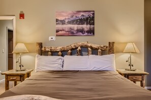 4 Schlafzimmer, Schreibtisch, BĂŒgeleisen/BĂŒgelbrett, kostenloses WLAN