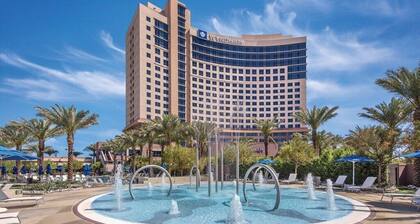 Las Vegas | Couples Vegas Getaway | Pool + Cabanas