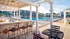 Outdoor dining - 2Bed/2Bath Cozy Deluxe Condo in Historic Williamsburg Kingsgate Resort!! (Williamsburg)