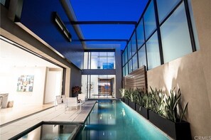 Pool - Naples Island Stunner! (Long Beach)