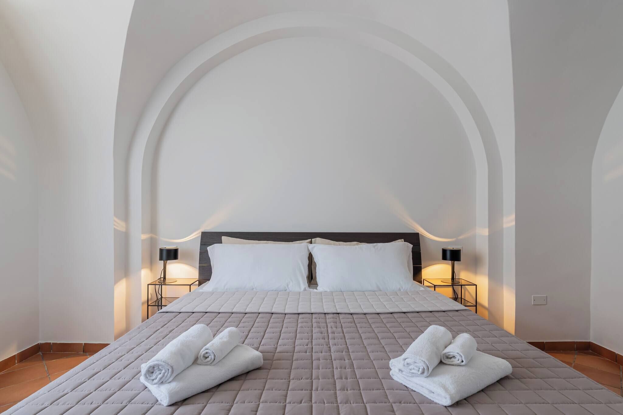 3 slaapkamers, een strijkplank/strijkijzer, gratis wifi, beddengoed