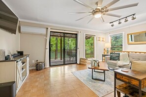 Smart TV, fireplace, stereo