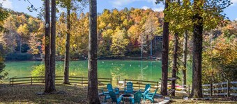 Sleeps 8 | Firepit | Hot Tub | Private Lake Access