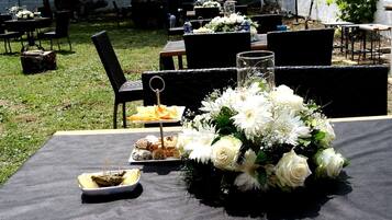 Café da manhã com buffet grátis todos os dias