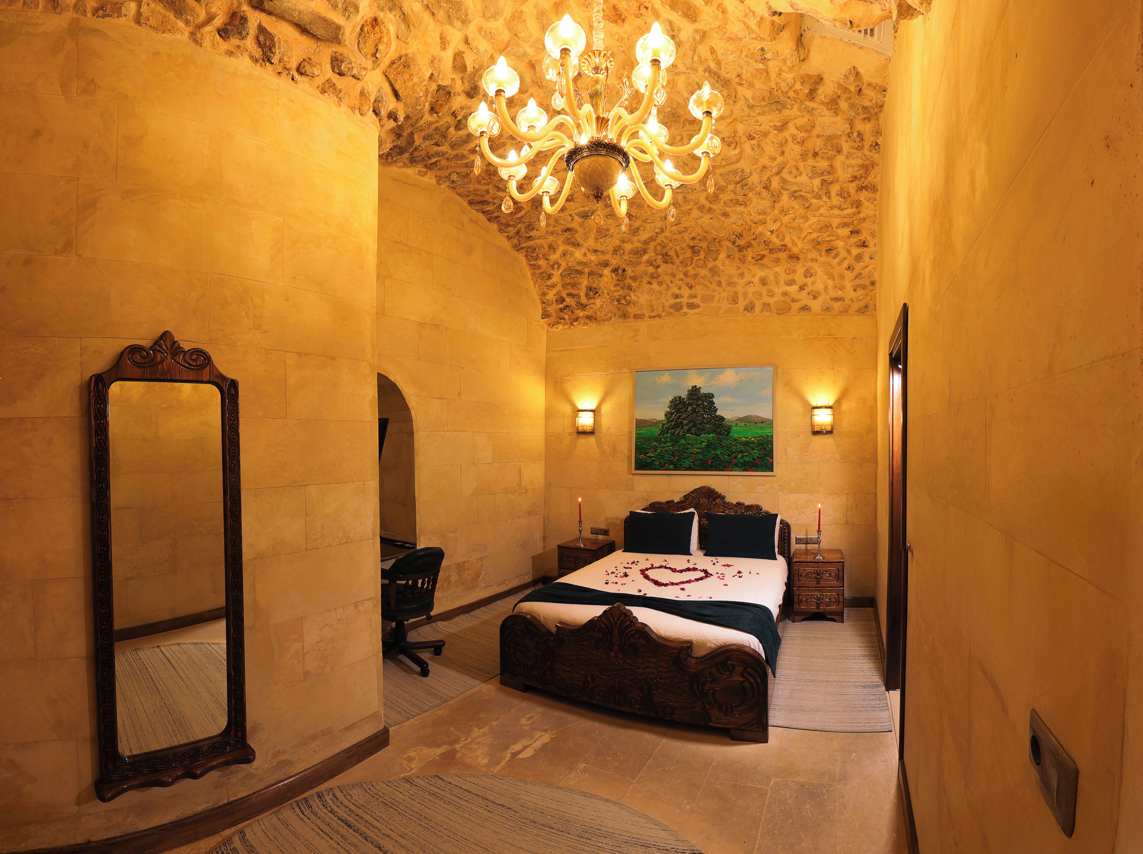 Comfort Suite | Free minibar, in-room safe, desk, laptop workspace