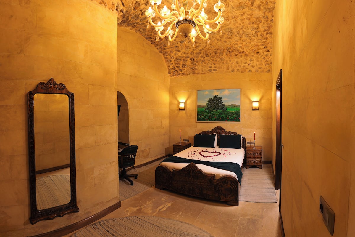 Comfort Suite | Free minibar, in-room safe, desk, laptop workspace