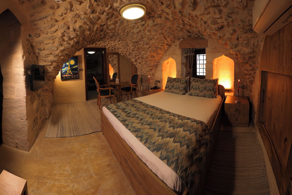 Junior Room | Free minibar, in-room safe, desk, laptop workspace