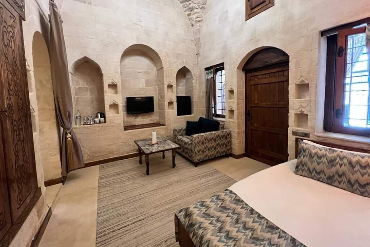 Comfort Süit | 1 yatak odası, ücretsiz minibar, odada kasa, masa