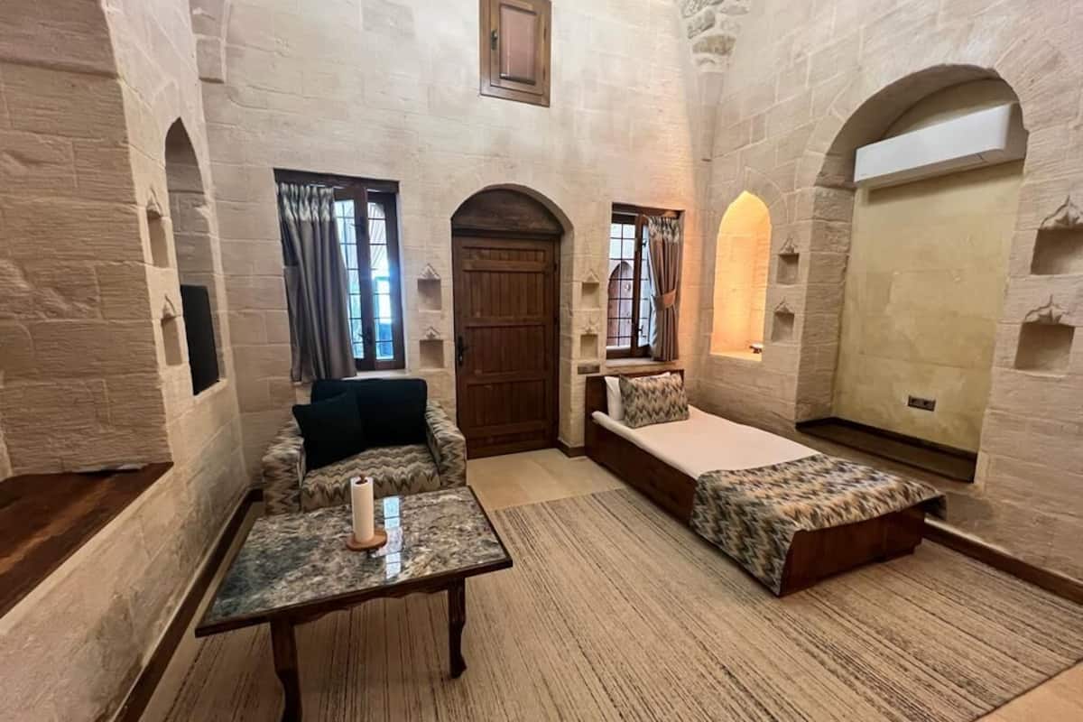 Comfort Süit | 1 yatak odası, ücretsiz minibar, odada kasa, masa